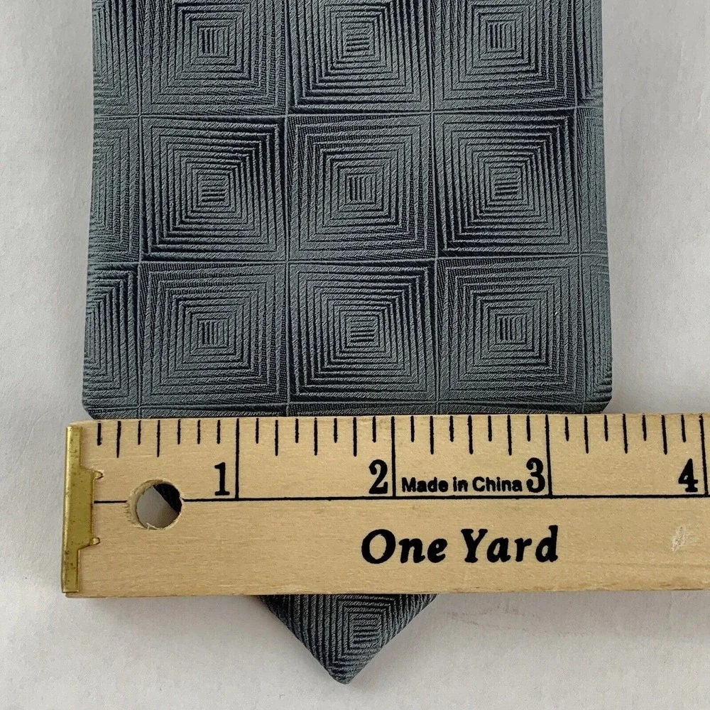 NEW Kenneth Cole Reaction Men's Gray Formal Silk Geometric Neck Tie 58 X 3.5 NWT
